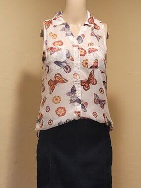 Ultra Flirt sheer V-neck button-up sleeveless - Size: Small
